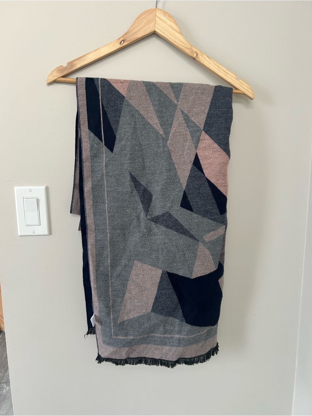 Geometric Pattern Gray & Blush scarf